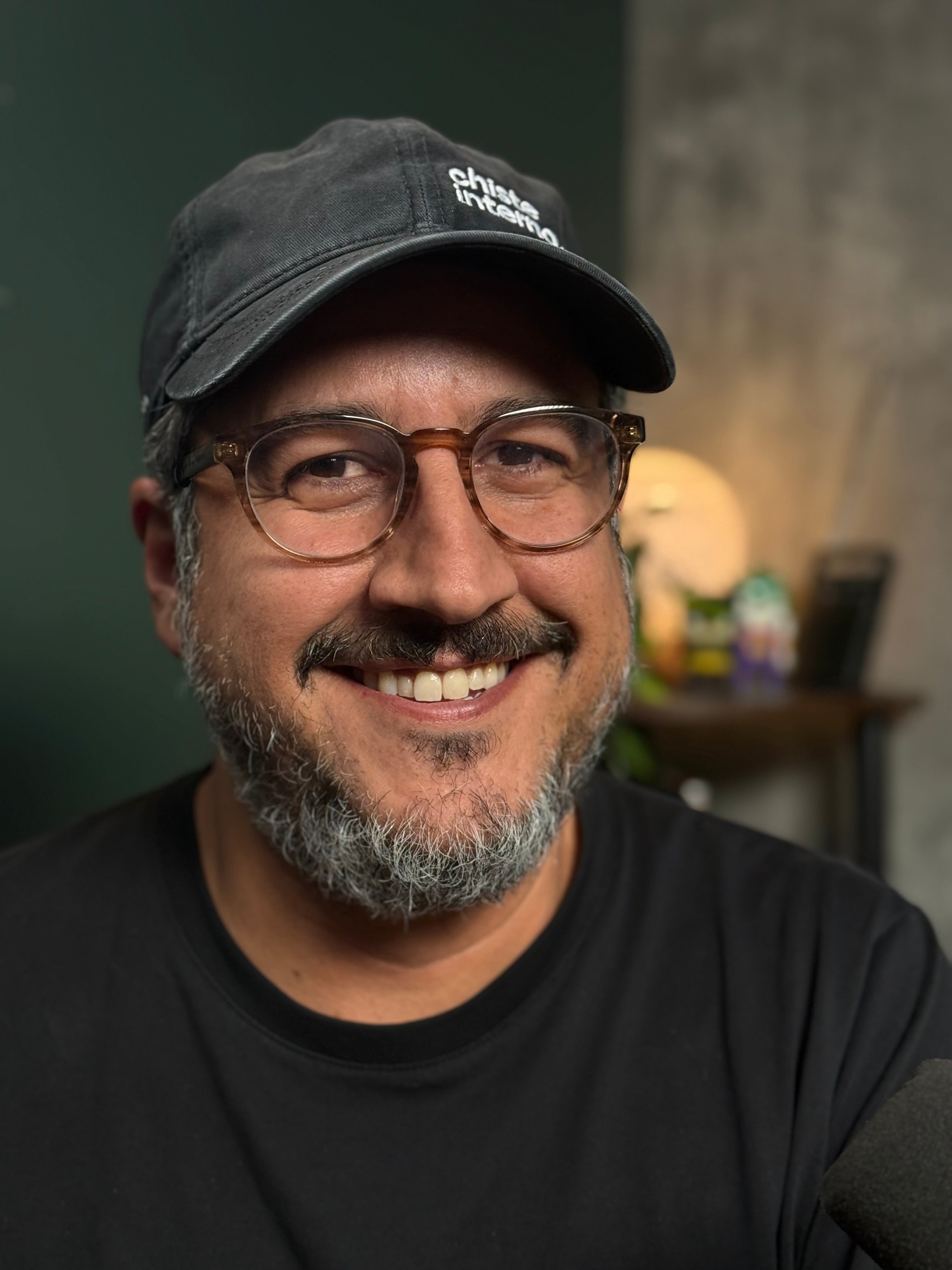 Gorra Edición Especial 100 Episodios – Chiste Interno