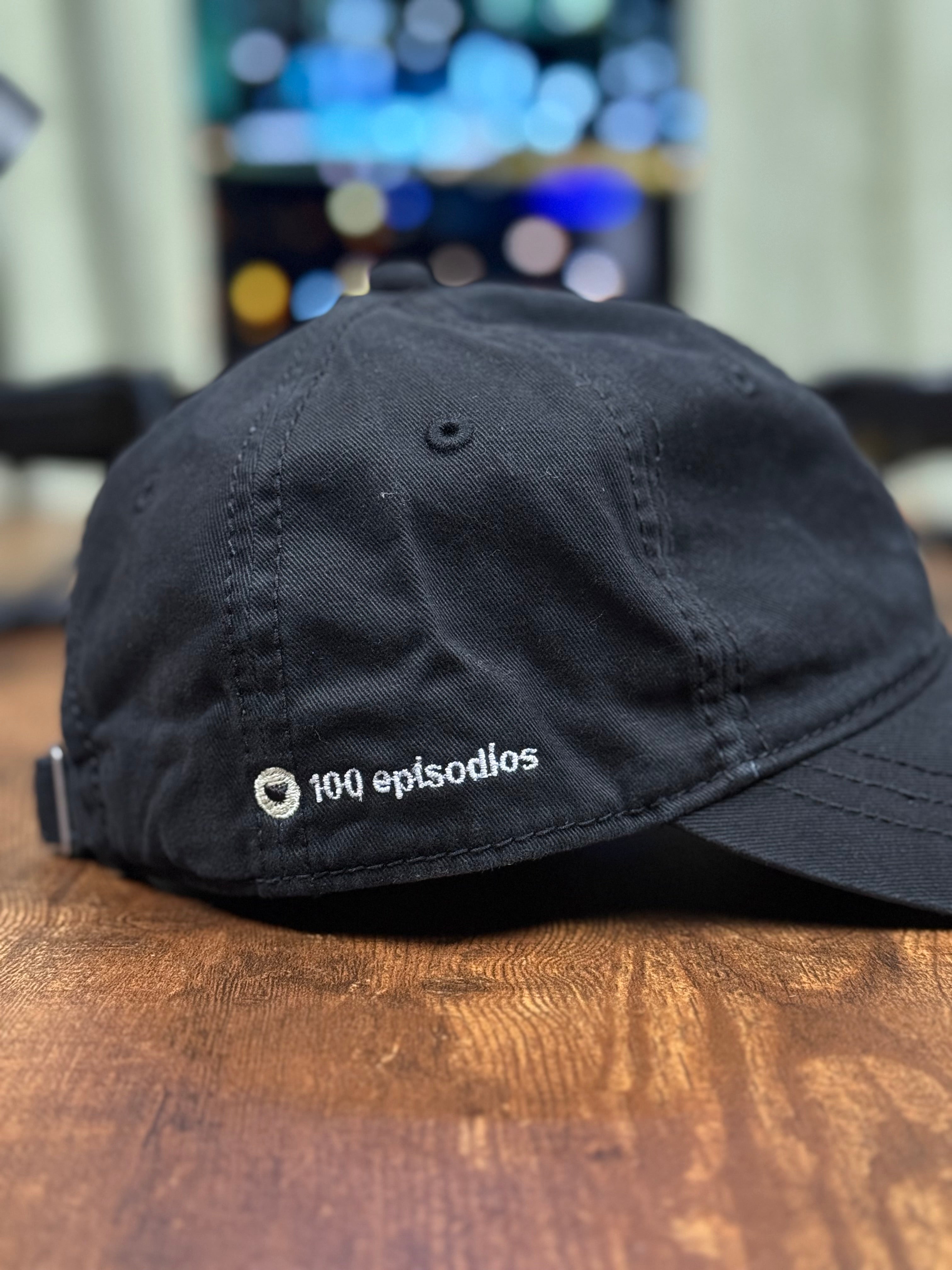 Gorra Edición Especial 100 Episodios – Chiste Interno